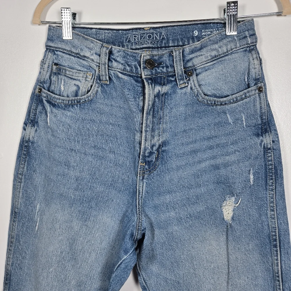 Arizona Jeans Co. High Rise Mom Jeans Blue Denim Juniors Size 9